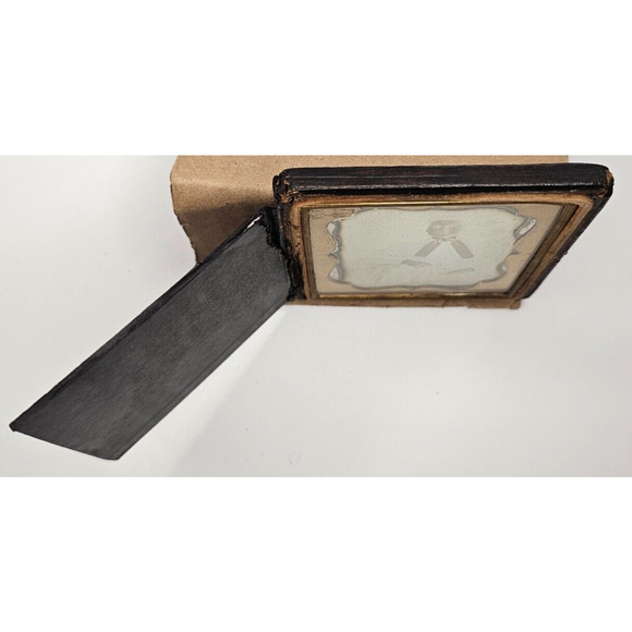 1/6th Plate Daguerreotype Of A Young Woman At A Table In Half Union Case & Cover - Picture 7 of 11